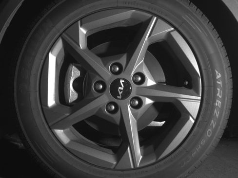 Used 2025 Kia K4 LXS image 12