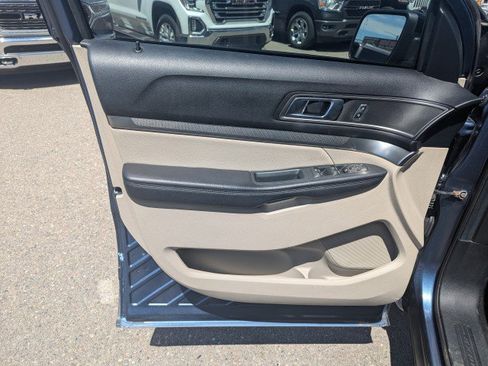 Used 2018 Ford Explorer XLT w/ Equipment Group 202A AWD/4WD image 9