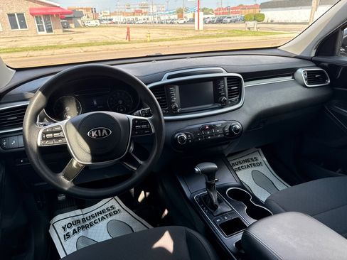 Used 2020 Kia Sorento LX AWD/4WD image 11