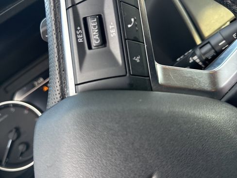 Used 2024 Mitsubishi Outlander SE Black Edition image 11