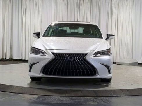 Used 2022 Lexus ES 300h w/ Premium Package image 3