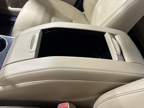 Used 2019 Toyota Highlander XLE image 25