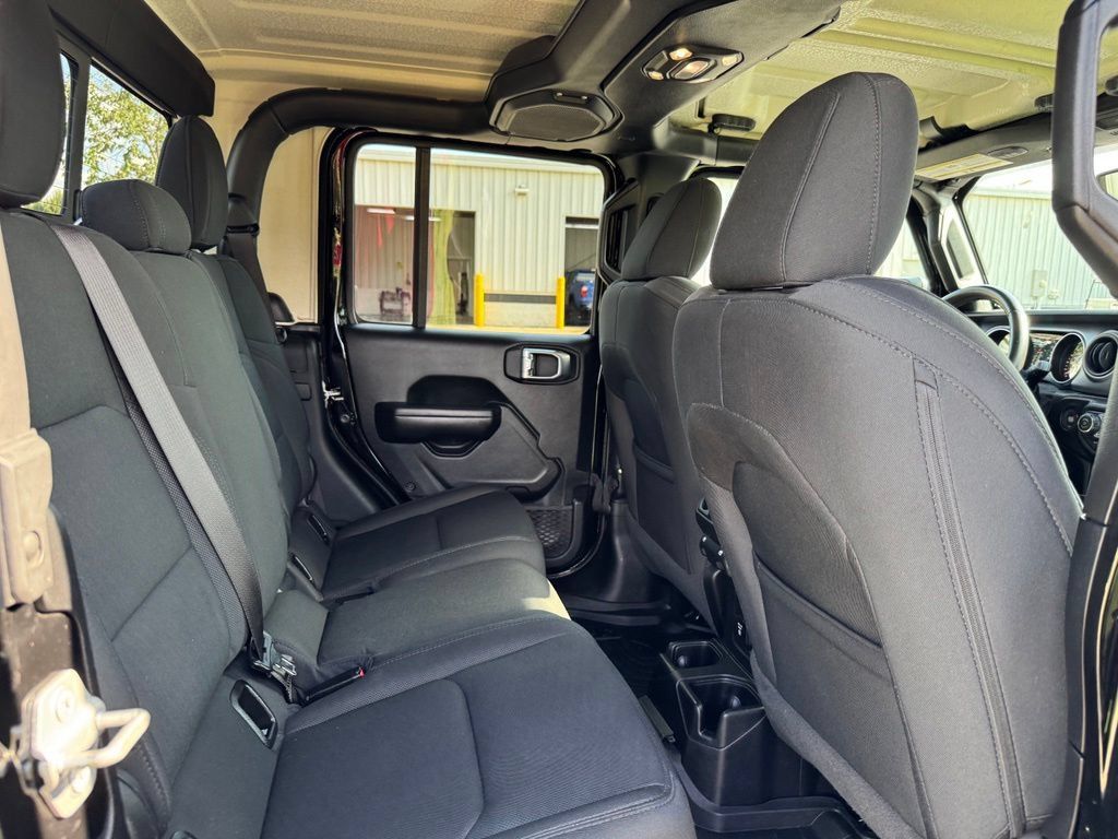 Used 2021 Jeep Gladiator Sport AWD/4WD image 27
