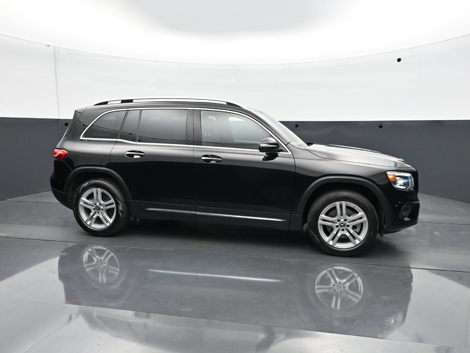 Used 2023 Mercedes-Benz GLB 250 4MATIC image 8