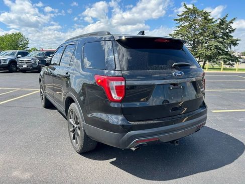 Used 2017 Ford Explorer XLT w/ Equipment Group 202A image 5