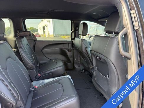New 2026 Chrysler Pacifica Select image 6