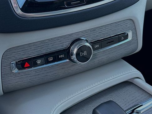 Certified 2025 Volvo XC90 B6 Core w/ Climate Package image 20