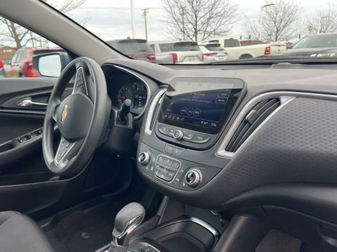 Used 2024 Chevrolet Malibu LT image 32