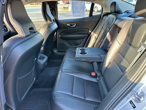 Used 2022 Volvo S60 B5 Inscription image 19