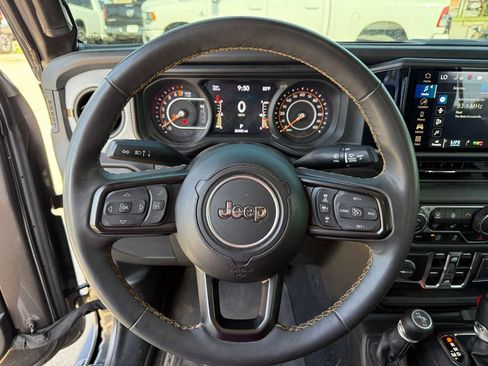 Used 2024 Jeep Gladiator Sport AWD/4WD image 15