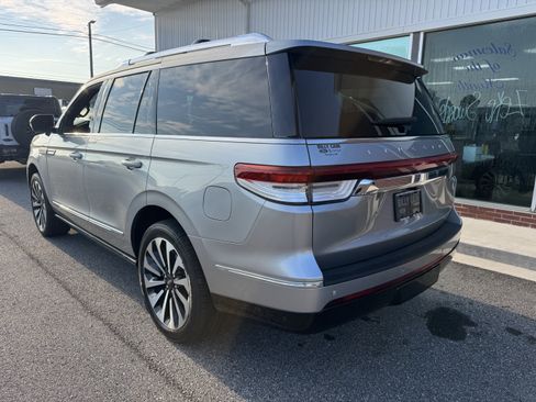 Used 2023 Lincoln Navigator Reserve AWD/4WD image 2