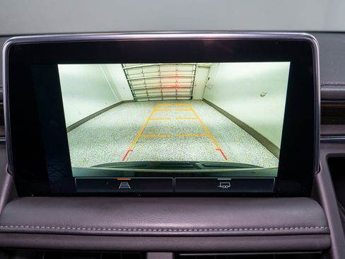 Used 2023 GMC Yukon SLE w/ Gmc Pro Safety Plus Package image 19