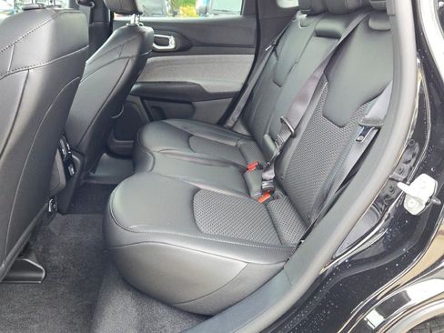 New 2026 Jeep Compass Latitude image 17