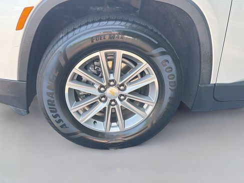 Used 2022 Chevrolet Traverse LT FWD image 30