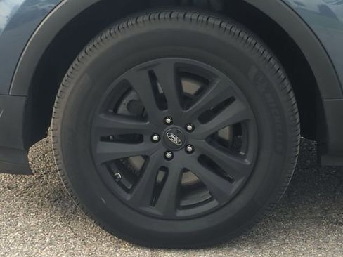 Used 2018 Ford Explorer XLT w/ Equipment Group 202A AWD/4WD image 10