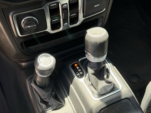 Used 2022 Jeep Gladiator Sport AWD/4WD image 24