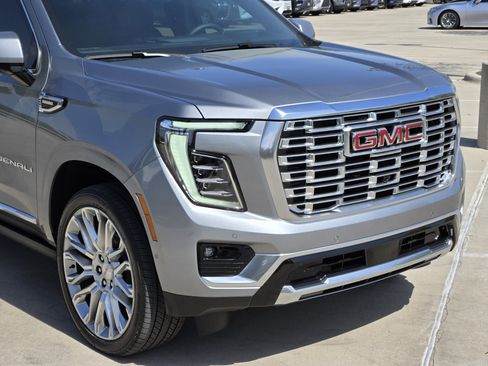 Used 2026 GMC Yukon Denali w/ Denali Reserve Package image 10