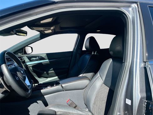 Used 2023 Nissan Maxima SR w/ Sport Mat Group image 21