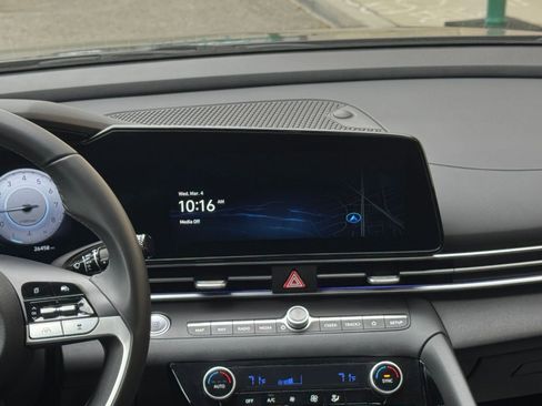 Used 2025 Hyundai Elantra SEL image 17