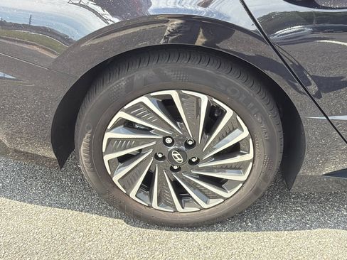 Certified 2025 Hyundai Sonata Limited FWD image 18