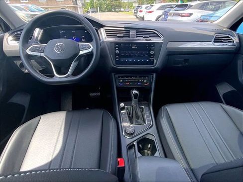 Certified 2023 Volkswagen Tiguan SE w/ Panoramic Sunroof Package AWD/4WD image 12