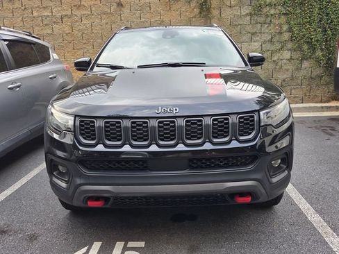 Used 2024 Jeep Compass Trailhawk AWD/4WD image 2