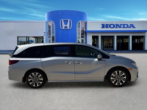 New 2026 Honda Odyssey Elite image 9