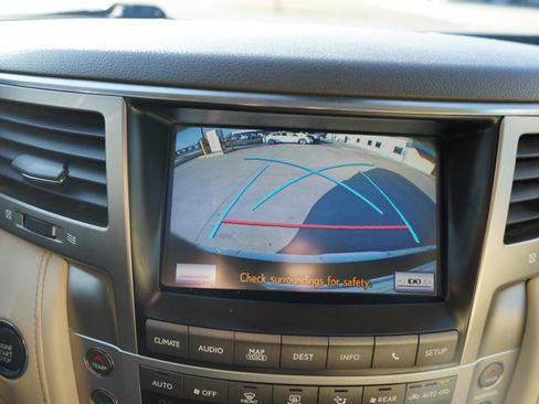 Used 2014 Lexus LX 570 4WD image 17