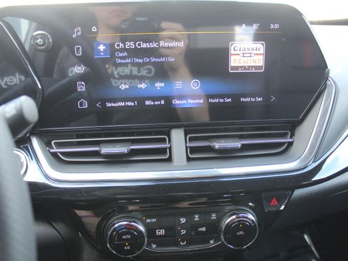 New 2026 Chevrolet Trax RS w/ Sunroof Package FWD image 13