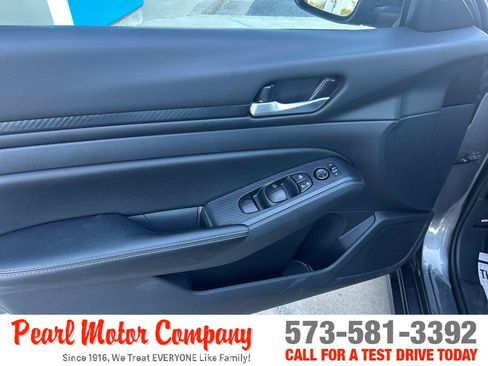 Used 2025 Nissan Altima 2.5 SV FWD image 9