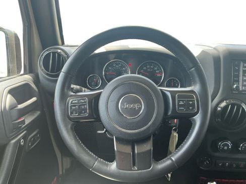 Used 2017 Jeep Wrangler Unlimited Rubicon AWD/4WD image 12