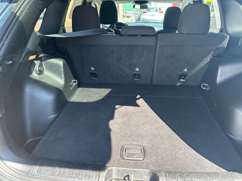 Used 2019 Jeep Cherokee Latitude w/ Cold Weather Group image 14