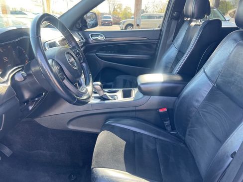 Used 2018 Jeep Grand Cherokee Altitude AWD/4WD image 4