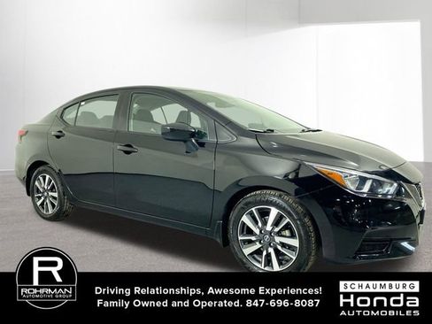 Used 2022 Nissan Versa SV image 3