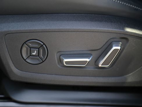 Certified 2025 Audi SQ6 e-tron Prestige AWD/4WD image 27