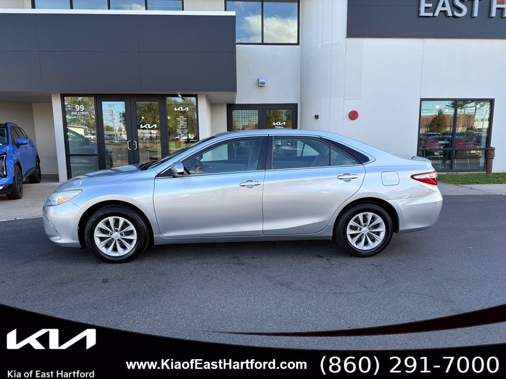 Used 2017 Toyota Camry LE FWD image 2