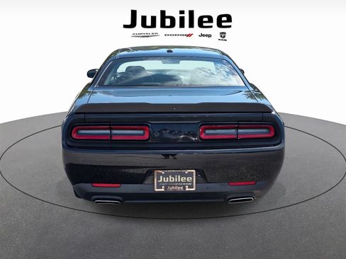 Used 2022 Dodge Challenger SXT w/ Driver Convenience Group RWD image 3