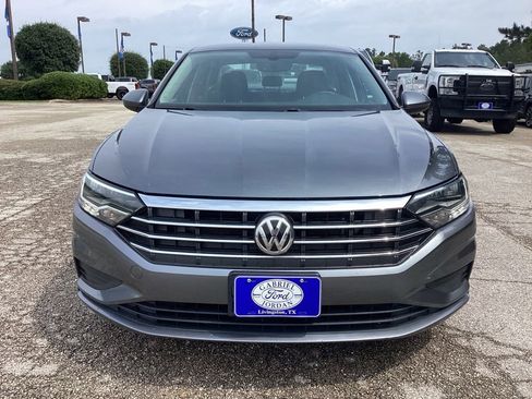 Used 2019 Volkswagen Jetta SE w/ Cold Weather Package FWD image 2