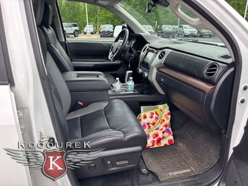 Used 2019 Toyota Tundra Limited w/ Limited Premium Package AWD/4WD image 9