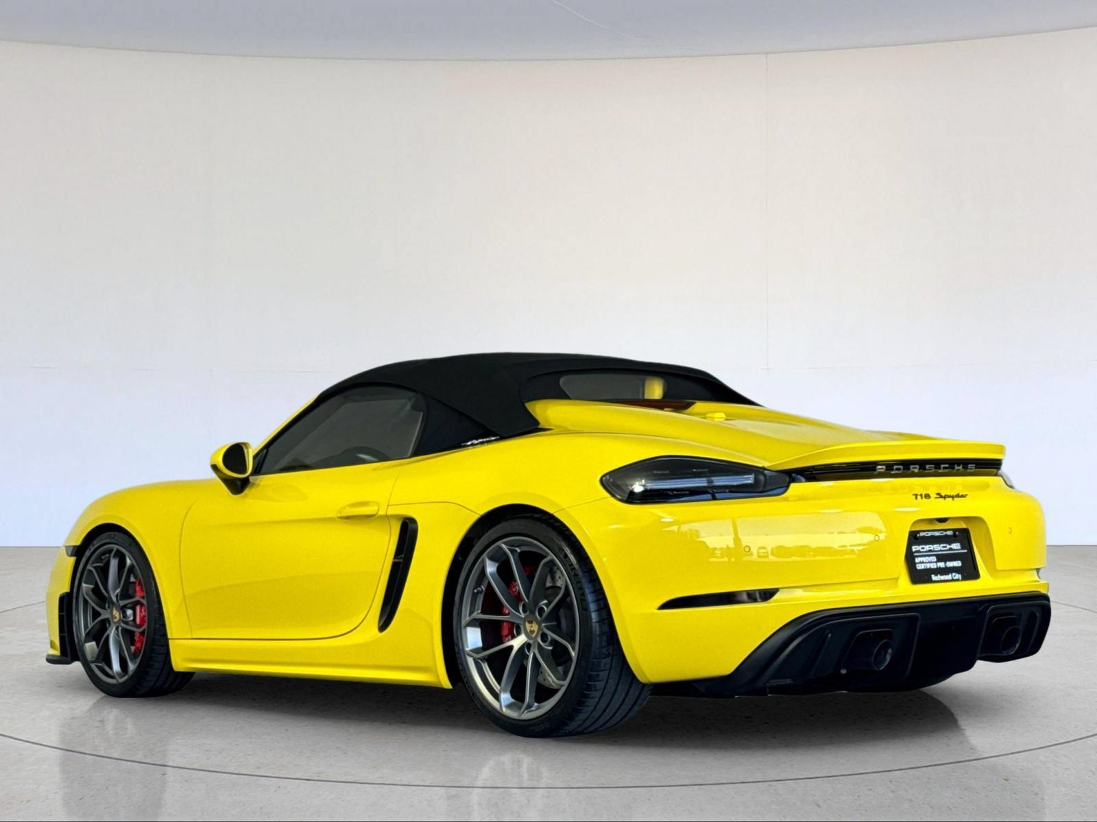 Certified 2022 Porsche 718 Boxster Spyder RWD image 3