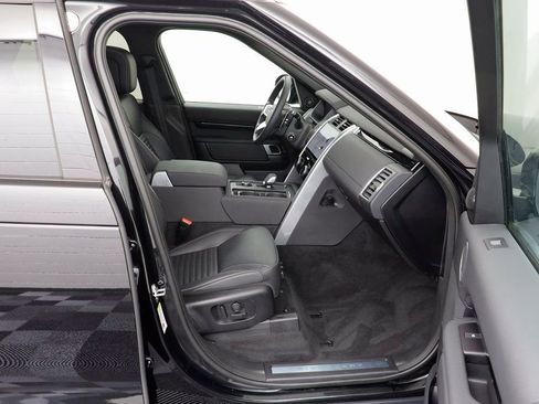 Certified 2025 Land Rover Discovery S image 21
