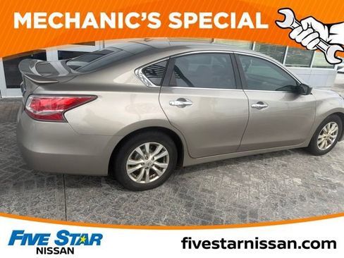 Used 2014 Nissan Altima 2.5 S w/ Sport Value Package FWD image 9