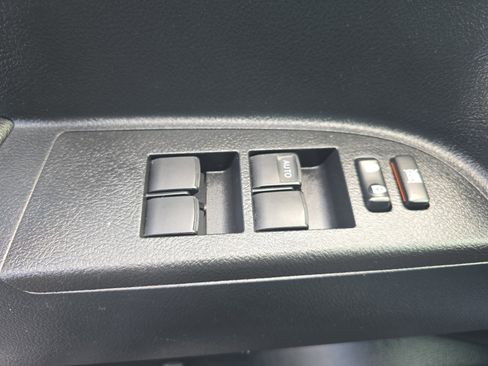 Used 2012 Toyota Highlander SE w/ Tow Pkg FWD image 26
