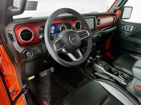 Used 2023 Jeep Gladiator Rubicon w/ Cold Weather Group image 31