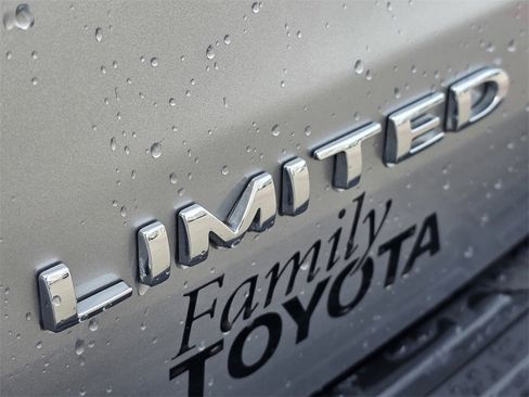 Used 2023 Ford Expedition Limited image 7