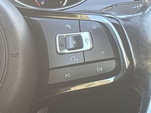 Used 2016 Volkswagen Golf 4-Door image 31