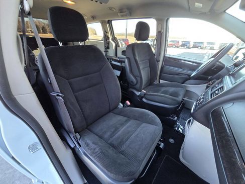 Used 2018 Dodge Grand Caravan SE w/ UConnect Hands-Free Group image 22