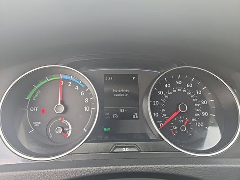 Used 2018 Volkswagen e-Golf SEL FWD image 30
