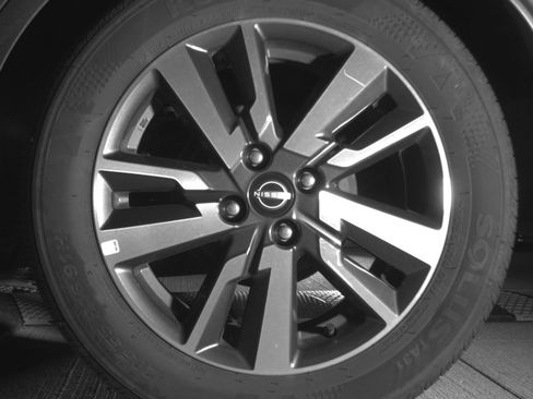 Used 2025 Nissan Versa SV FWD image 14