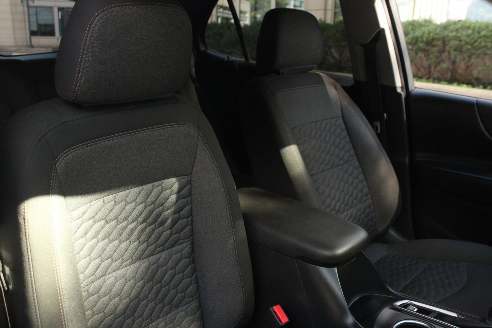 Used 2020 Chevrolet Equinox LT w/ Driver Convenience Package FWD image 25